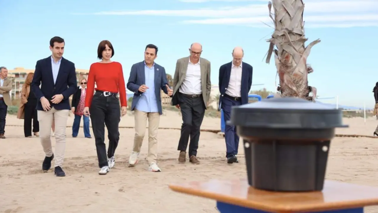 La ministra de Ciencia, Innovaci&oacute;n y Universidades, Diana Morant, presenta un proyecto piloto para frenar la regresi&oacute;n de las playas en Canet d&rsquo;en Berenguer (Valencia) a trav&eacute;s de una boya inteligente - PSPV 