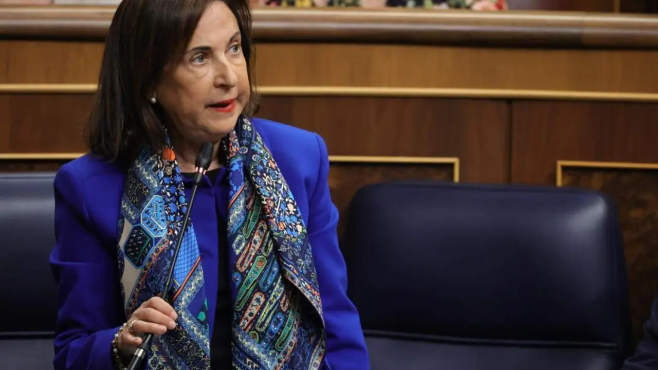 Archivo - La ministra de Defensa, Margarita Robles, interviene durante la sesi&oacute;n de control al Gobierno, en el Congreso de los Diputados. - Jes&uacute;s Hell&iacute;n - Europa Press - Archivo 