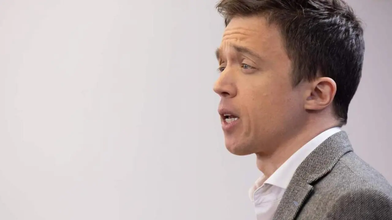  El l&iacute;der de M&aacute;s P&aacute;is, I&ntilde;igo Errej&oacute;n, durante una rueda de prensa posterior a la Junta de Portavoces, a 27 de febrero de 2024, en Madrid - Eduardo Parra - Europa Press 