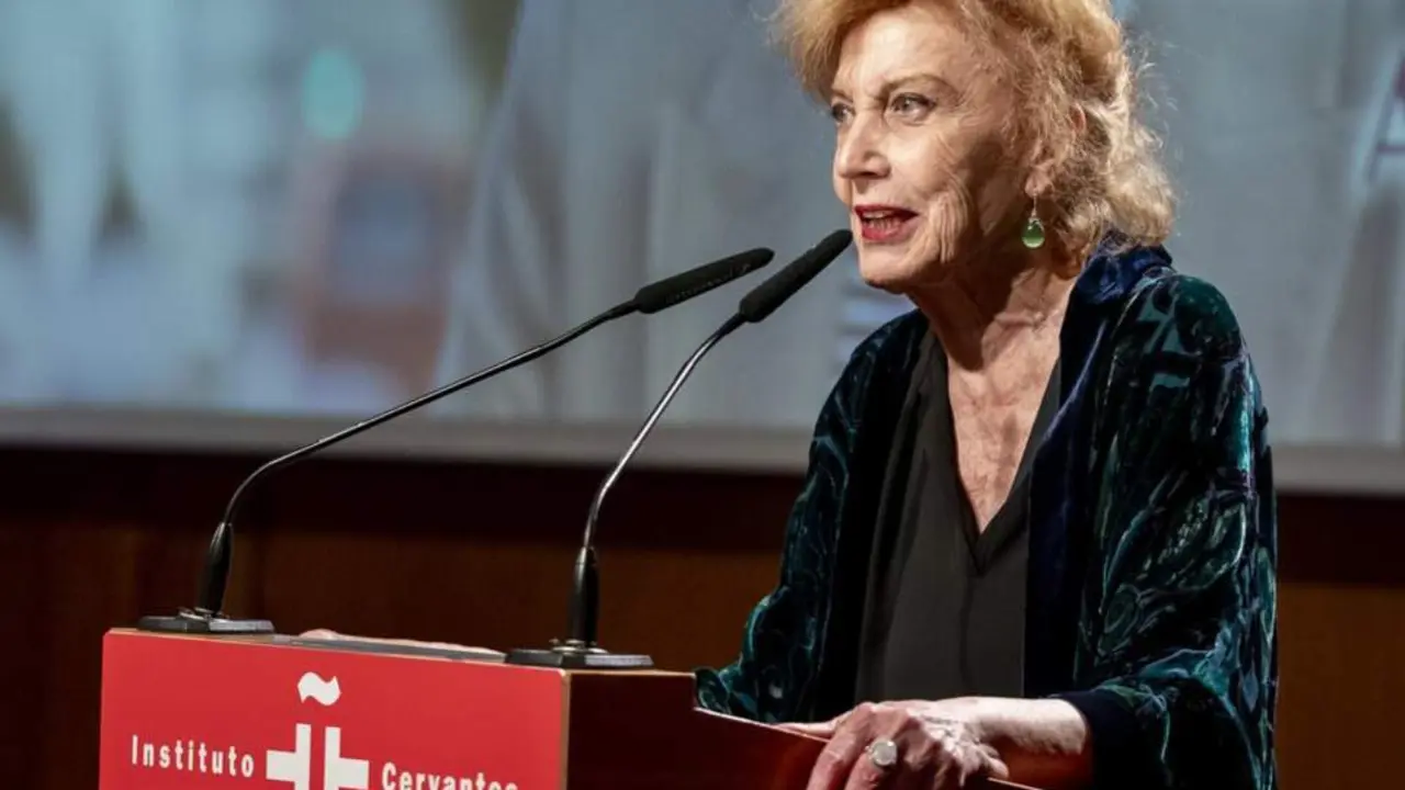  Archivo - La actriz Marisa Paredes interviene durante la XXVII edici&oacute;n de los 'Premios Club de las 25', en el Instituto Cervantes el pasado 24 de octubre. - A. P&eacute;rez Meca - Europa Press - Archivo 