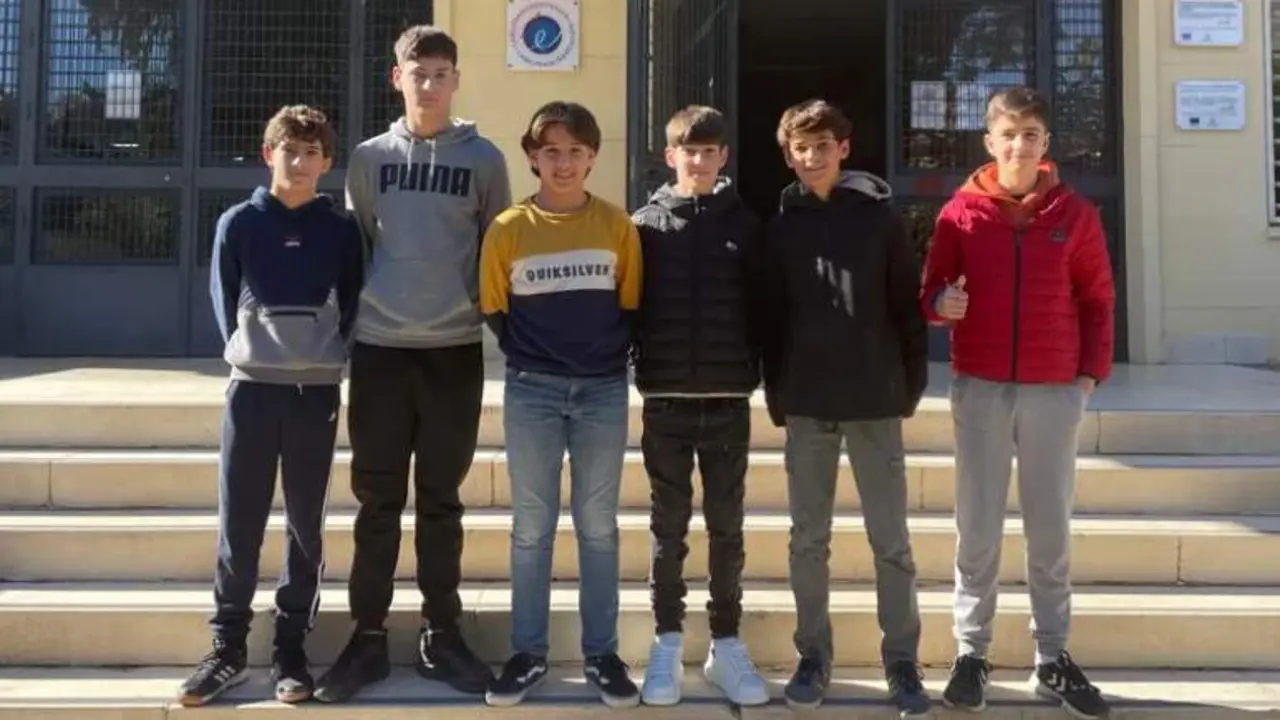  Los 6 j&oacute;venes protagonistas de la historia 