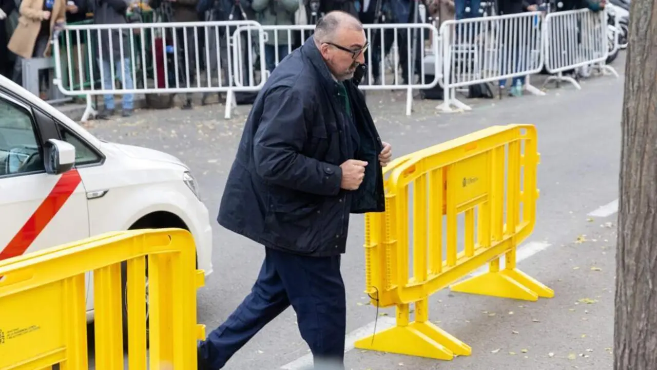  El ex asesor del ex ministro Jos&eacute; Luis &Aacute;balos, Koldo Garc&iacute;a, llega al Tribunal Supremo para declarar, a 17 de diciembre de 2024, en Madrid (Espa&ntilde;a). Koldo Garc&iacute;a, quien fuera asesor y hombre de confianza del ex ministro de Transportes Jos&eacute; Luis &Aacute;balos, ha - Eduardo Parra - Europa Press 