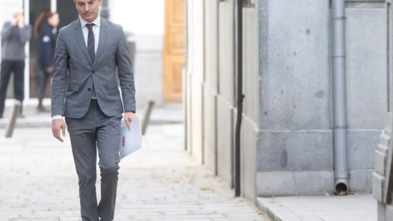  El ex secretario general del PSOE de Madrid, Juan Lobato, a su llegada a testificar en el Tribunal Supremo sobre la causa contra el fiscal general del Estado, &Aacute;lvaro Garc&iacute;a Ortiz. - Eduardo Parra - Europa Press 