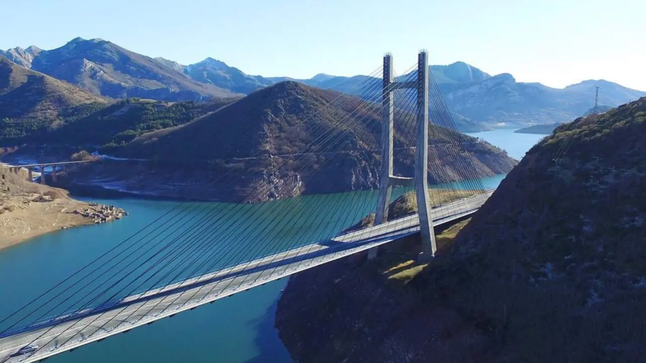  Viaducto de Fern&aacute;ndez Casado en la AP-66 en una imagen de archivo. - MITMA 