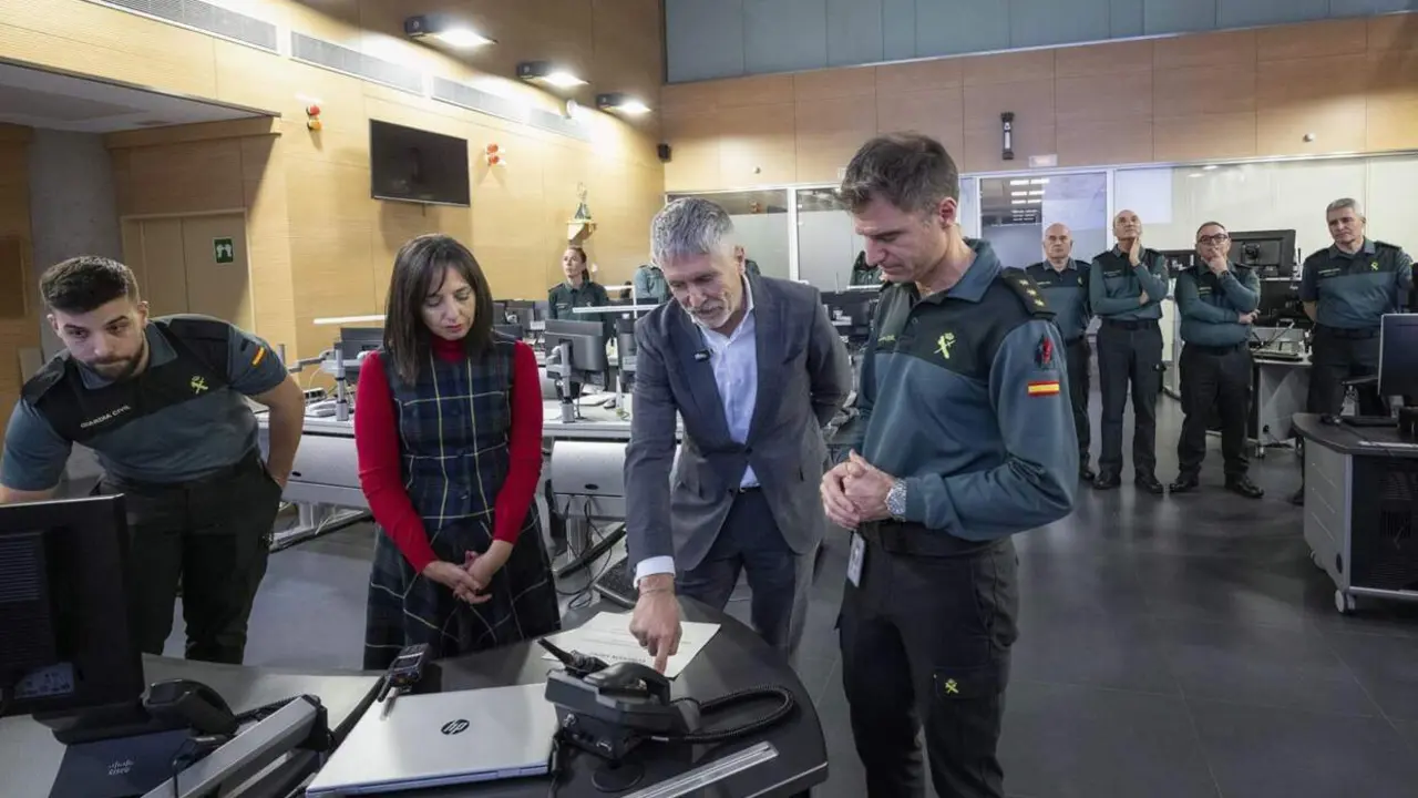  El ministro del Interior, Fernando Grande-Marlaska, ha felicitado a todas las patrullas operativas esta jornada, a trav&eacute;s del Sistema De Radiocomunicaciones Digitales de Emergencia del Estado (SIRDEE), desde la Direcci&oacute;n General de la Guardia Civil. - MINISTERIO DEL INTERIOR 