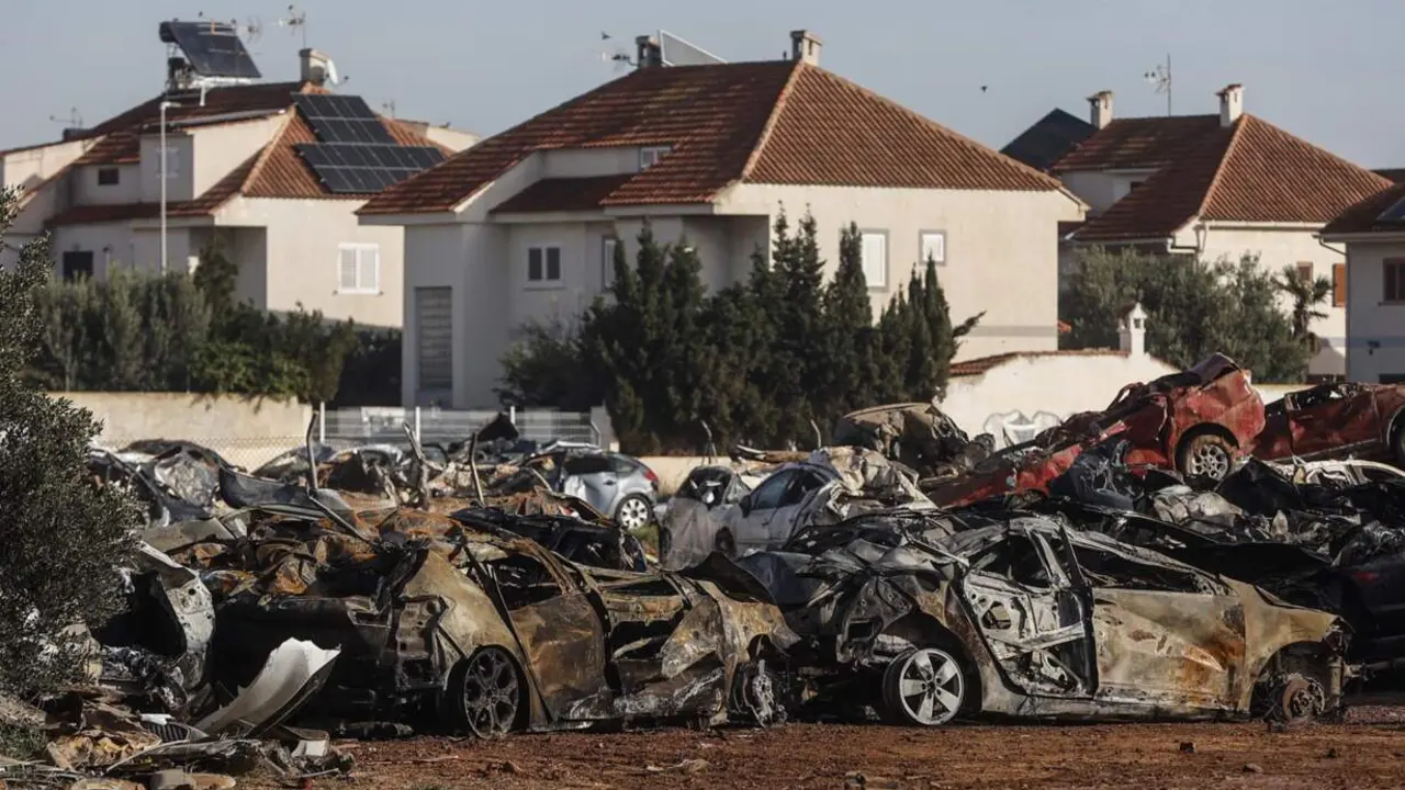  Campa de residuos y veh&iacute;culos de la dana. - Rober Solsona - Europa Press 