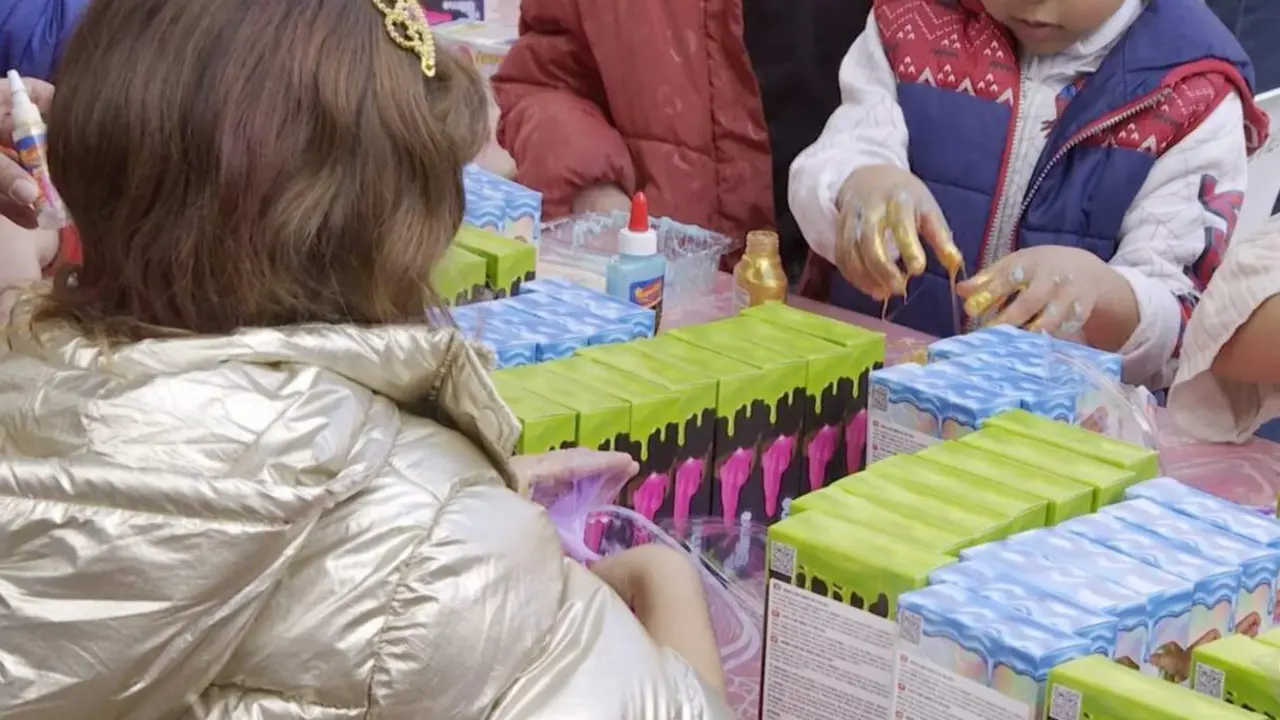  Un Ej&eacute;rcito de Ilusi&oacute;n "devuelve la magia" a la zona afectada por la dana con reparto de juguete y talleres infantiles - EUROPA PRESS 