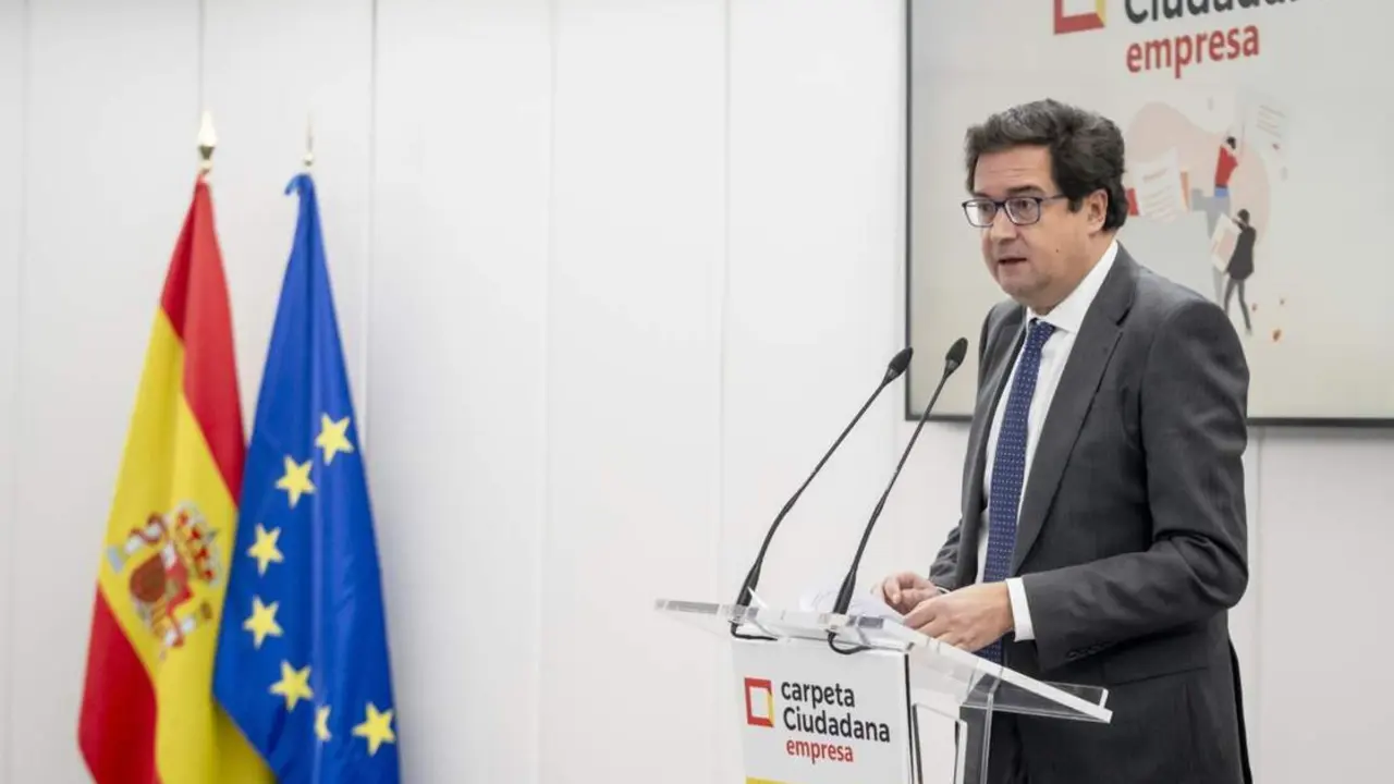  El ministro para la Transformaci&oacute;n Digital y Funci&oacute;n P&uacute;blica, &Oacute;scar L&oacute;pez, interviene durante la presentaci&oacute;n de la nueva versi&oacute;n de Carpeta Ciudadana, en la Escuela de Organizaci&oacute;n Industrial, a 19 de diciembre de 2024, en Madrid (Espa&ntilde;a).. La nueva carp - A. P&eacute;rez Meca - Europa Press 