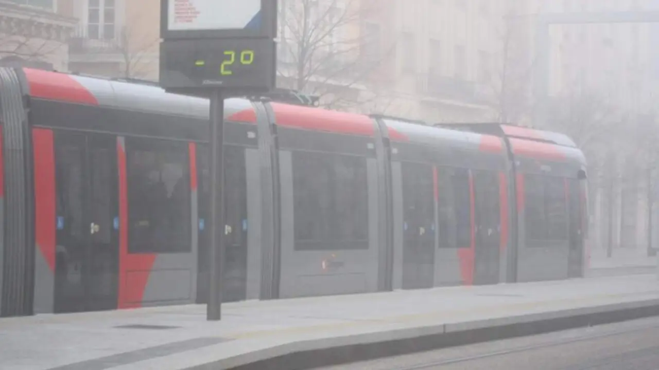  Archivo - Term&oacute;metro, fr&iacute;o, niebla. - EUROPA PRESS - Archivo 