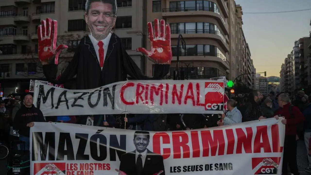  Una nueva manifestaci&oacute;n exige dimisi&oacute;n de Maz&oacute;n por la dana y muestra "toda la rabia del pueblo dos meses despu&eacute;s" - JORGE GIL / EUROPA PRESS 