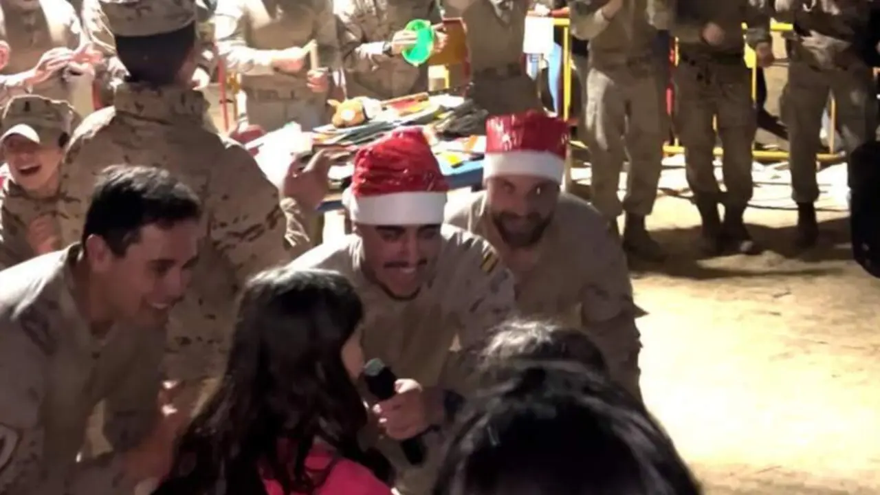  Militares de C&aacute;diz llenan de esp&iacute;ritu navide&ntilde;o Catarroja con villancicos 