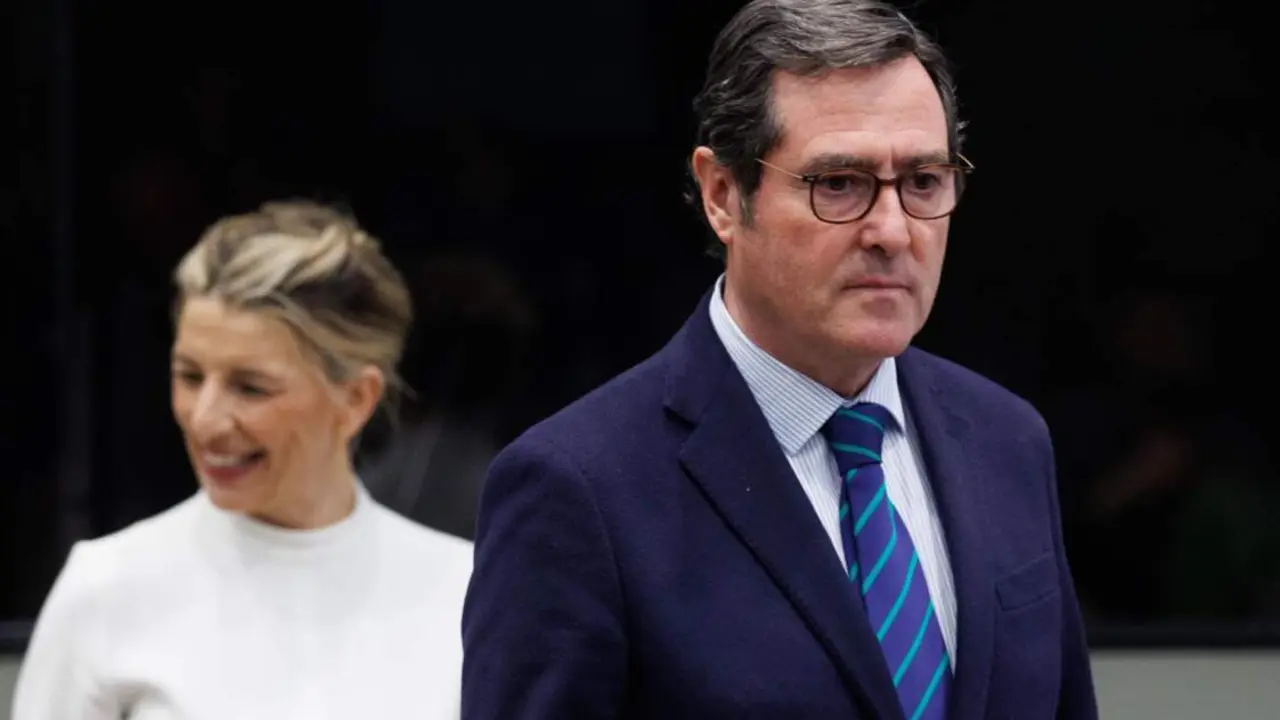  Archivo - La vicepresidenta segunda y ministra de Trabajo y Econom&iacute;a Social, Yolanda D&iacute;az, y el presidente de la CEOE, Antonio Garamendi, en una imagen de archivo - Eduardo Parra - Europa Press - Archivo 