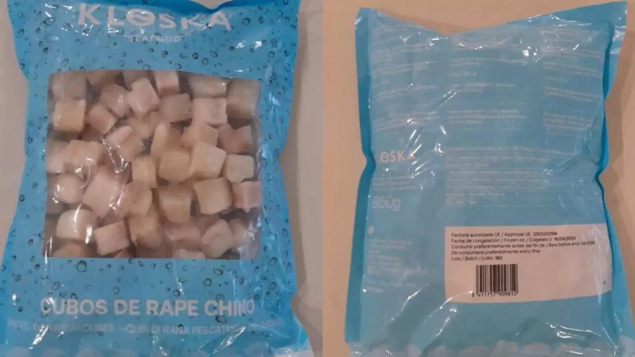  Imagen de uno de los cubos de rape congelado de la marca 'KLOSKA Seafood'. - AESAN 