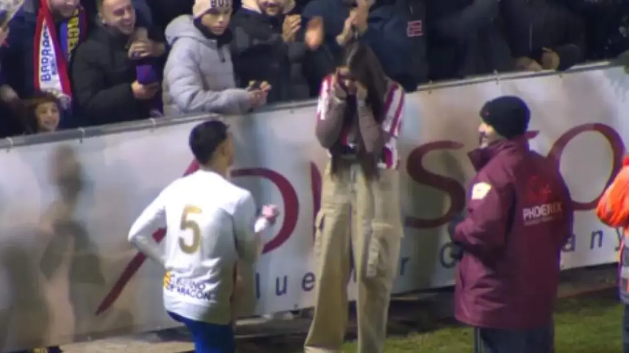  Israel Garc&iacute;a le pide matrimonio a su novia 