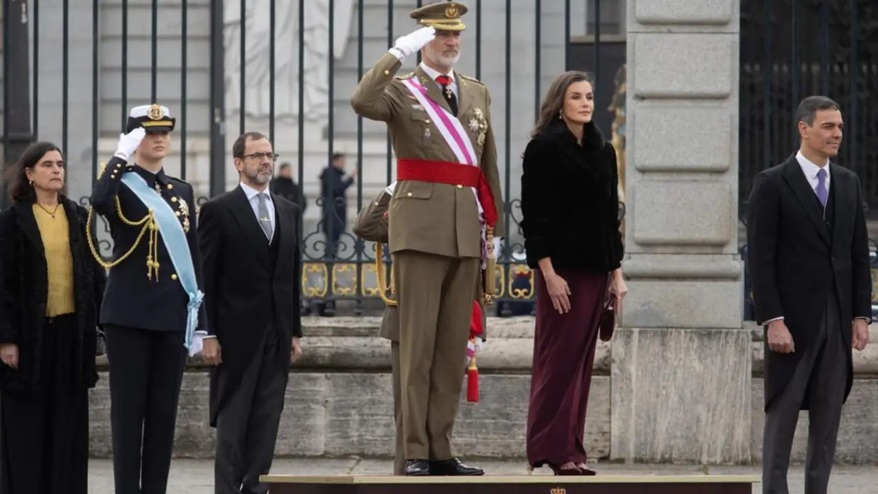  La princesa Leonor, el Rey Felipe VI, la Reina Letizia y el presidente del Gobierno, Pedro S&aacute;nchez, durante la Pascua Militar, en el Palacio Real, a 6 de enero de 2025, en Madrid (Espa&ntilde;a). - Alejandro Mart&iacute;nez V&eacute;lez - Europa Press 
