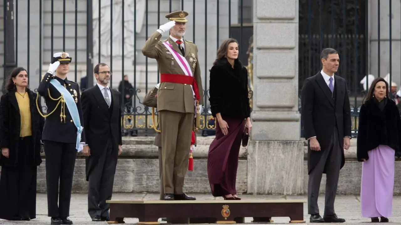  La princesa Leonor, el Rey Felipe VI, la Reina Letizia, el presidente del Gobierno, Pedro S&aacute;nchez, y la ministra de Defensa, Margarita Robles, durante la Pascua Militar, en el Palacio Real, a 6 de enero de 2025, en Madrid (Espa&ntilde;a). . - Alejandro Mart&iacute;nez V&eacute;lez - Europa Press 