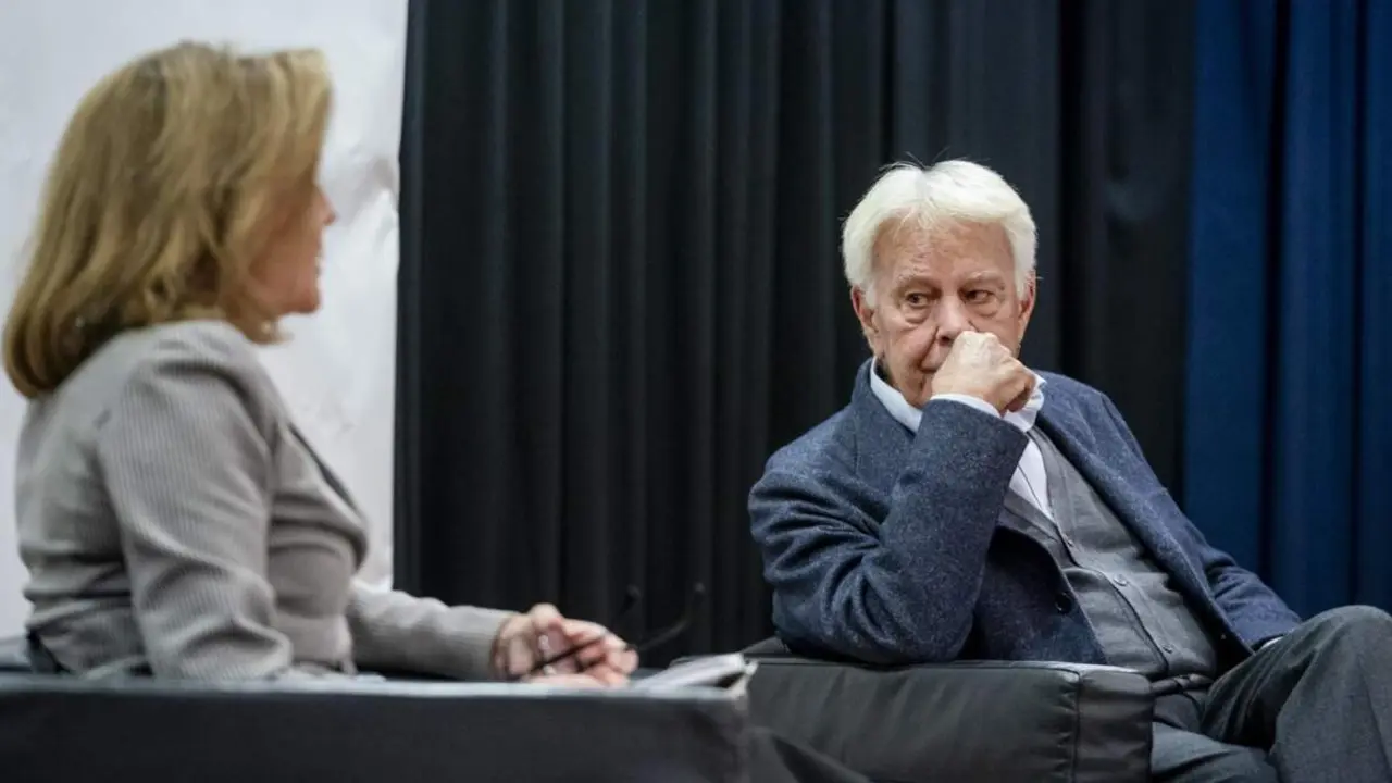  El expresidente del Gobierno, Felipe Gonz&aacute;lez, y la exministra de Defensa Mar&iacute;a Dolores de Cospedal, durante la lecci&oacute;n magistral 'Los Gobiernos de Felipe Gonz&aacute;lez M&aacute;rquez (1982-1996)&rsquo;, en el Goethe Institut de Madrid, a 13 de enero de 2025, en Madrid (E - A. P&eacute;rez Meca - Europa Press 