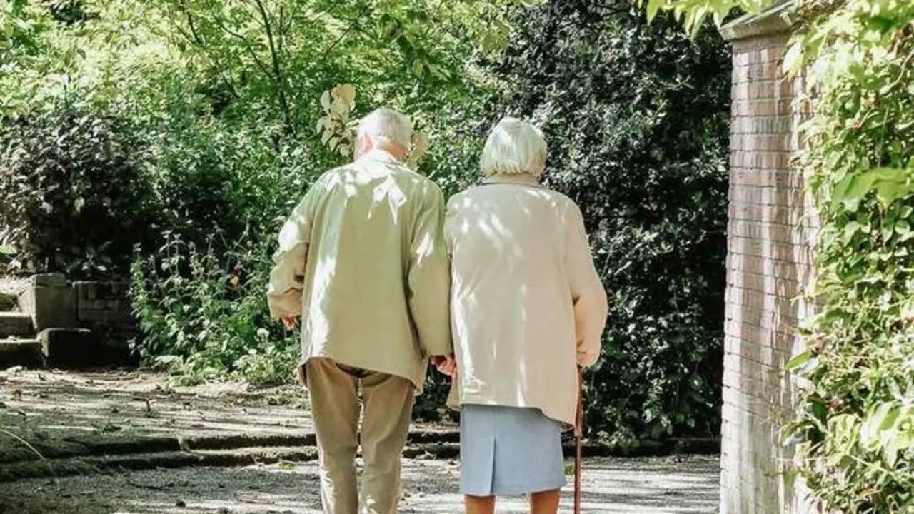  Un pareja en residencia de mayores 