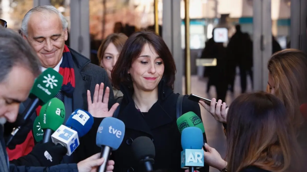  Archivo - Juana Rivas atiende a los medios en una imagen de archivo - &Aacute;LEX C&Aacute;MARA/EUROPA PRESS - Archivo 