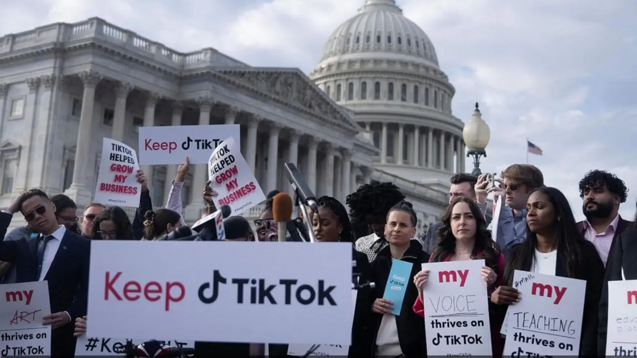  Manifestantes piden que no se cierre TikTok en Estados Unidos 