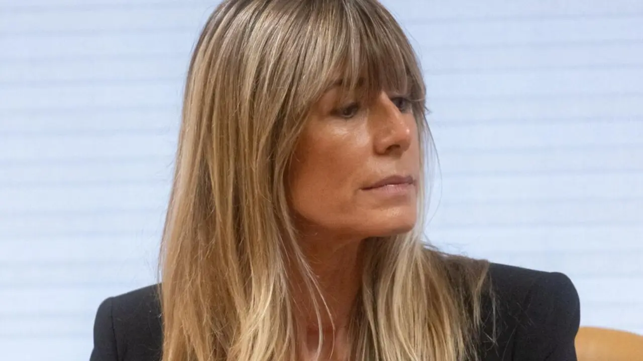  Archivo - La mujer del presidente del Gobierno, Bego&ntilde;a G&oacute;mez, durante la Comisi&oacute;n de Investigaci&oacute;n sobre programas de c&aacute;tedras y postgrados de la Universidad Complutense de Madrid y empresas financiadoras, en la Asamblea de Madrid, a 13 de noviembre de 20 - Eduardo Parra - Europa Press - Archivo 