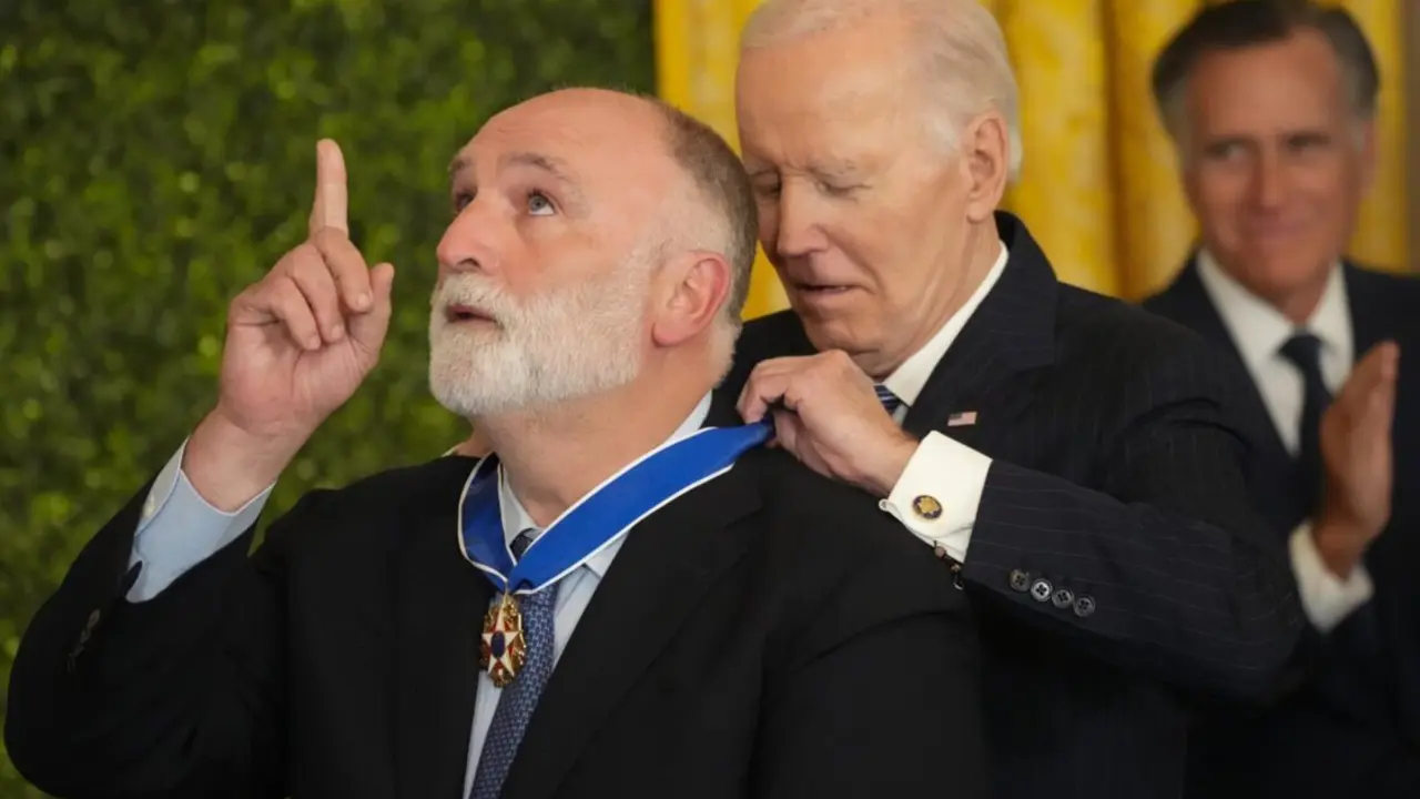  El chef espa&ntilde;ol Jos&eacute; Andr&eacute;s recibe de manos de Joe Biden la m&aacute;s alta distinci&oacute;n civil de Estados Unidos, la Medalla Presidencial de la Libertad (archivo) - Andrew Leyden / Zuma Press / ContactoPhoto 