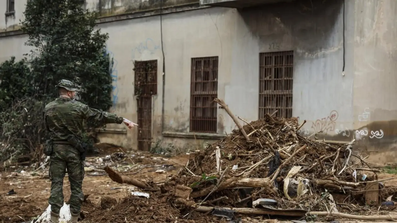  Archivo - Un militar en Paiporta, Valencia, Comunidad Valenciana (Espa&ntilde;a). - Rober Solsona - Europa Press - Archivo 