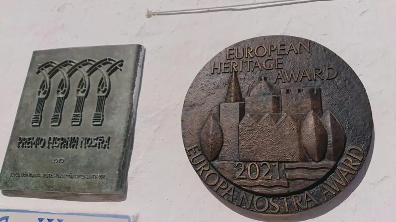  Las placas que acreditan a los ganadores de los Premios Hispania Nostra y Europa Nostra | NP Hispania Nostra 