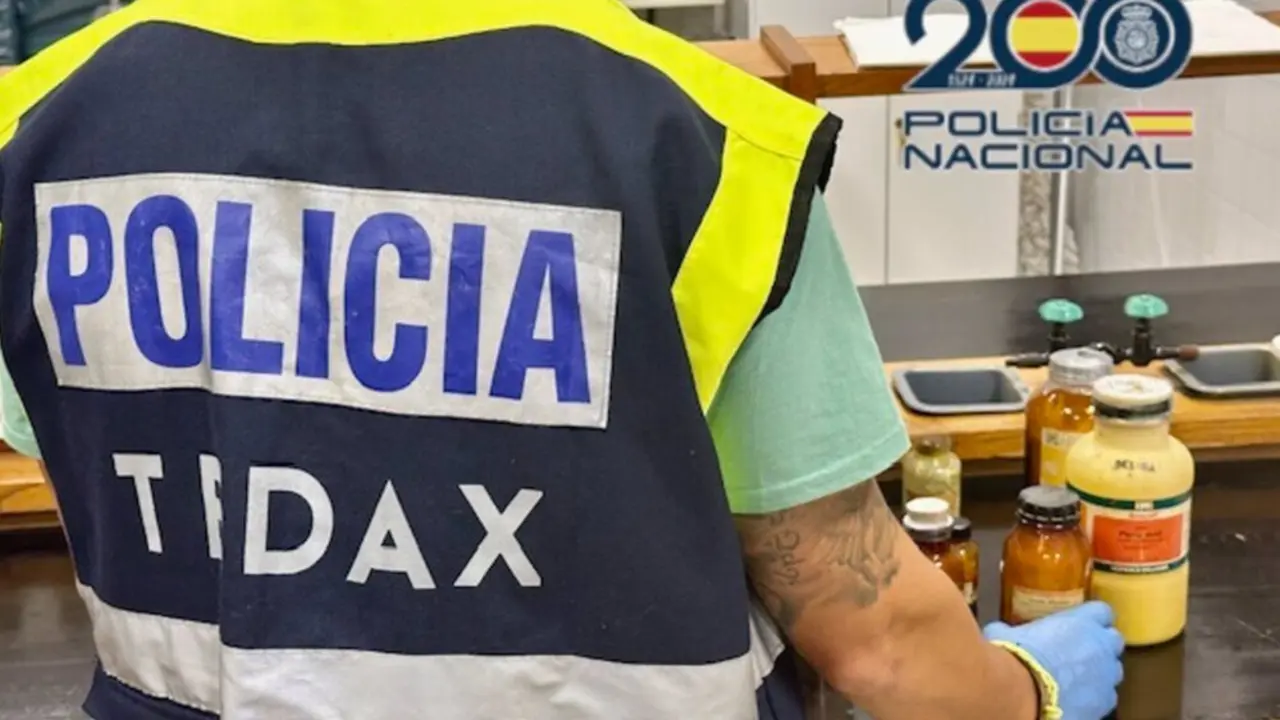  Archivo - La Polic&iacute;a Nacional interviene en 23 centros educativos gallegos &aacute;cido p&iacute;crico, una sustancia potencialmente peligrosa - POLIC&Iacute;A NACIONAL - Archivo 