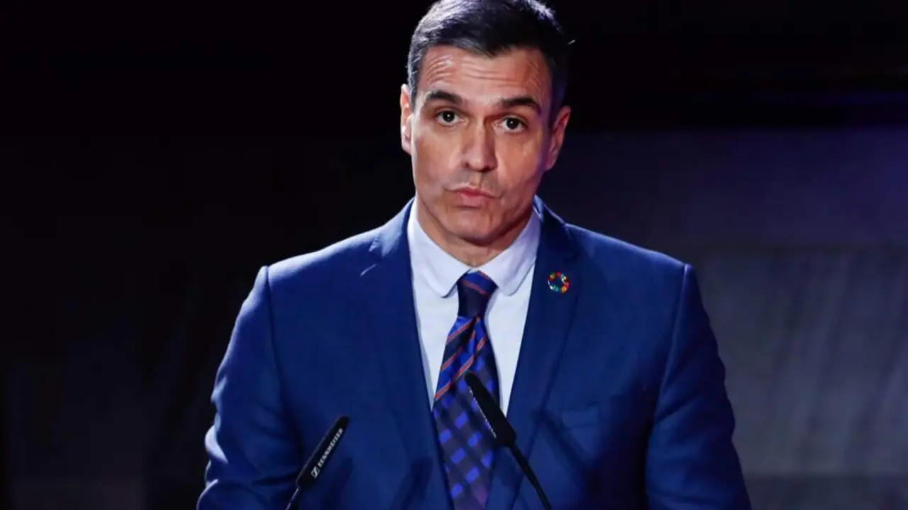  Archivo - Pedro Sanchez, President of the Government of Spain, gestures during the COE (Spanish Olympic Committee) 2022 Awards Ceremony at COE at COE Official Headquarters on December 21, 2022 in Madrid, Spain. - Irina R. Hipolito / AFP7 / Europa Press - Archivo 