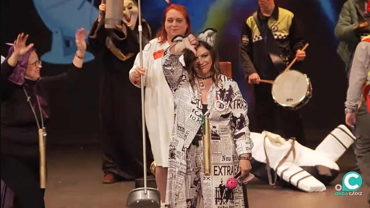  La chirigota negacionista 'Abre los Ojos' en la retransmisi&oacute;n de Onda C&aacute;diz 