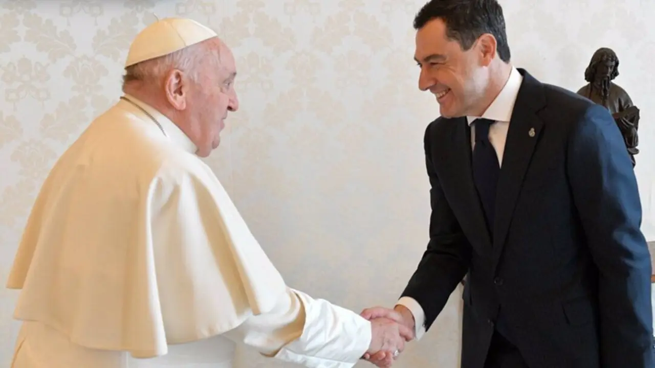  Archivo - Imagen del encuentro entre el Papa Francisco y el presidente de la Junta de Andaluc&iacute;a, Juanma Moreno, celebrado en marzo de 2024 en el Vaticano. - VATICAN MEDIA - Archivo | EP 