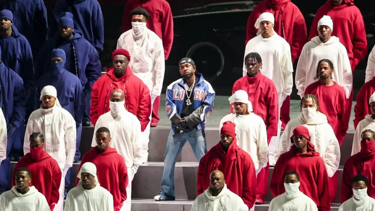  Kendrick Lamar en su show de la Super Bowl 