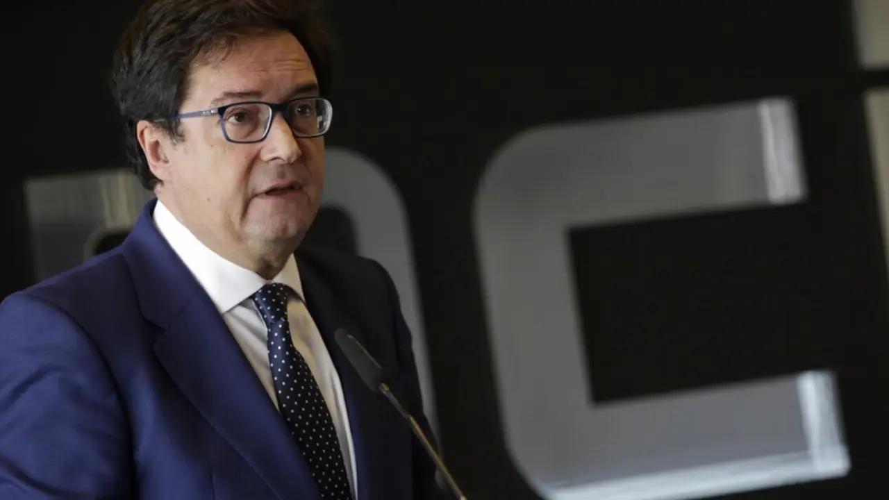  Archivo - El ministro de Transformaci&oacute;n Digital, &Oacute;scar L&oacute;pez, interviene durante la presentaci&oacute;n del informe sobre seguridad en juguetes conectados, en la sede del Incibe, a 13 de diciembre de 2024, en Le&oacute;n, Castilla y Le&oacute;n (Espa&ntilde;a). &Oacute;scar L&oacute;pez ha presen - Fernando Otero - Europa Press - Archivo 