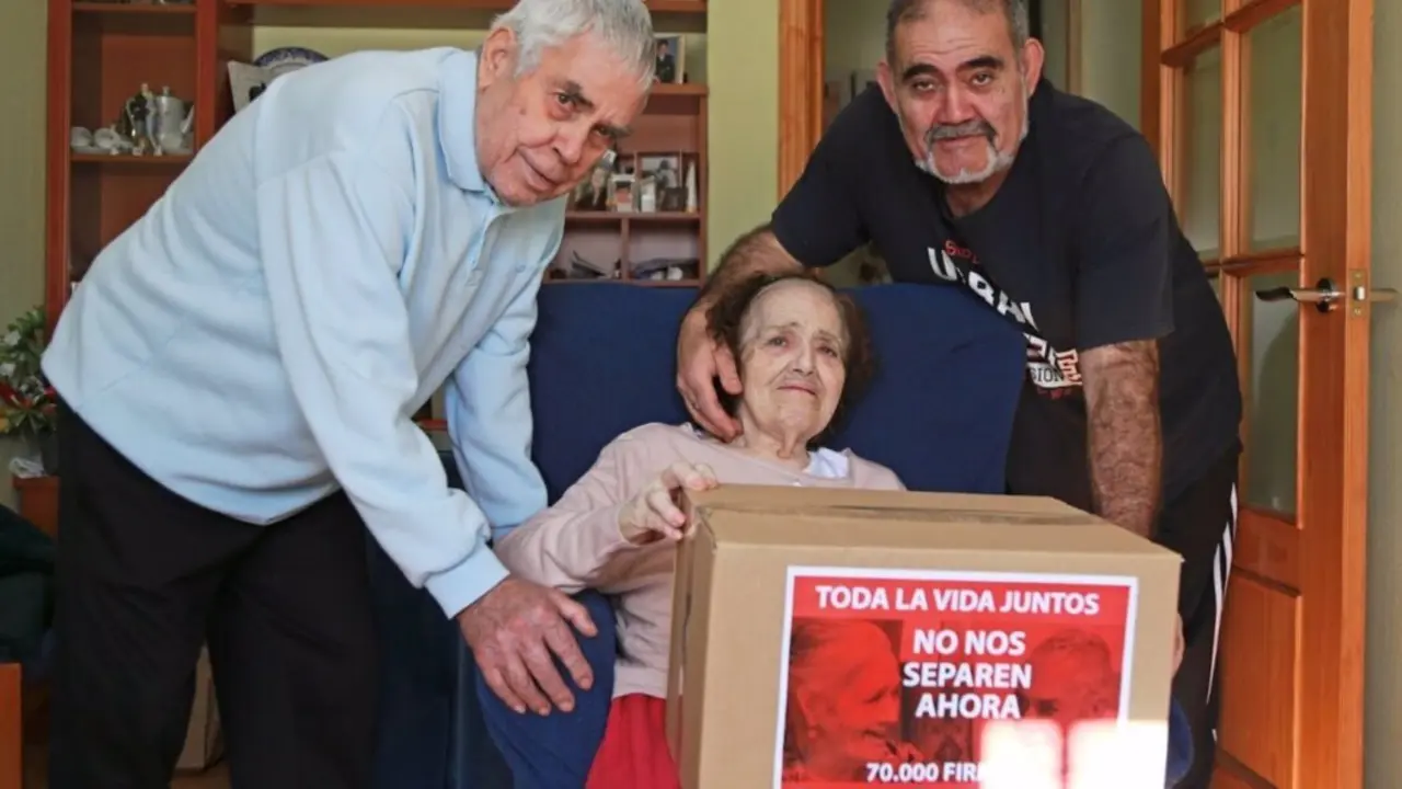  Desiderio y Soledad junto a su hijo Jos&eacute;. - CHANGE.ORG 