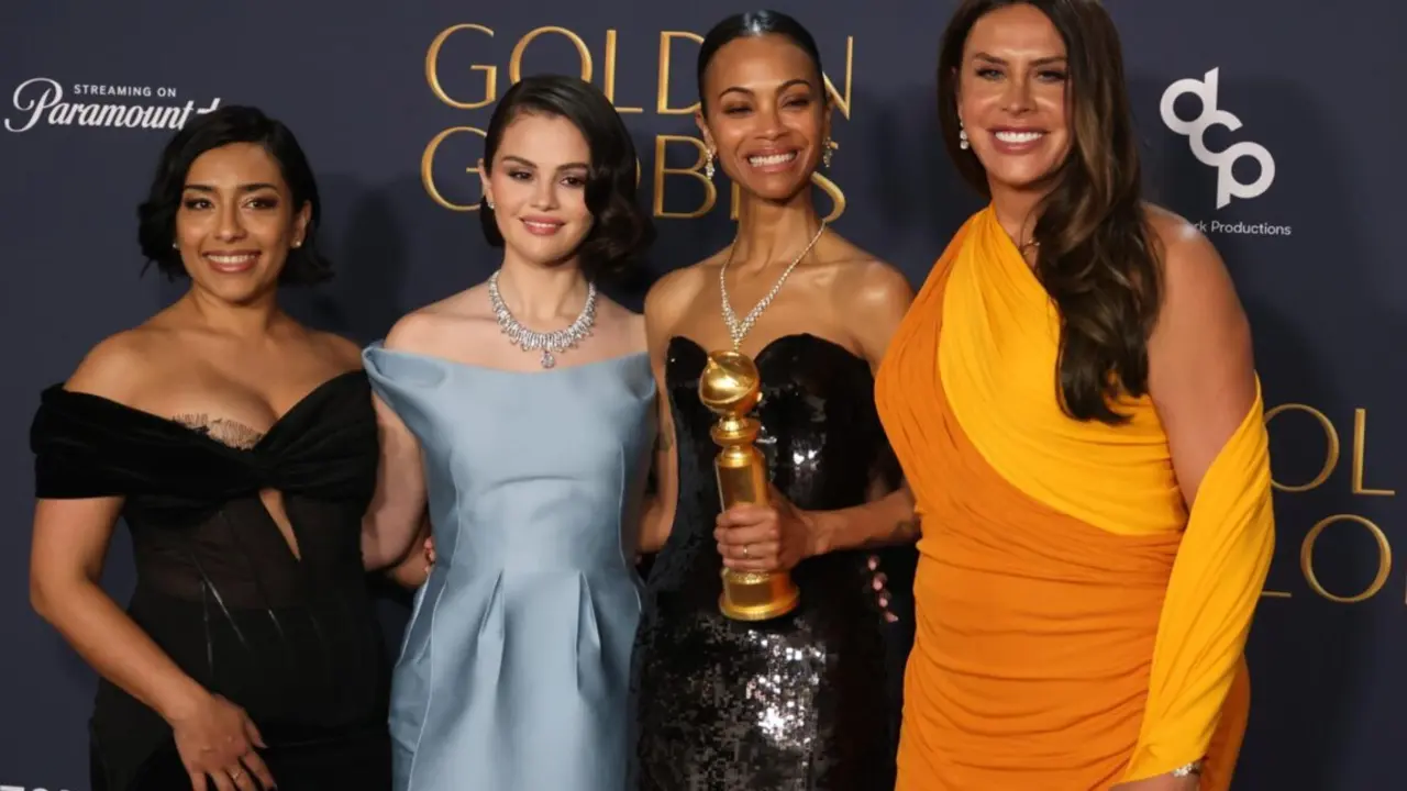  Archivo - Adriana Paz, Selena Gomez, Zoe Saldana y Karla Sof&iacute;a Gasc&oacute;n posan con el Globo de oro a mejor musical o comedia para Emilia P&eacute;rez - CRASH / ZUMA PRESS / CONTACTOPHOTO - Archivo 