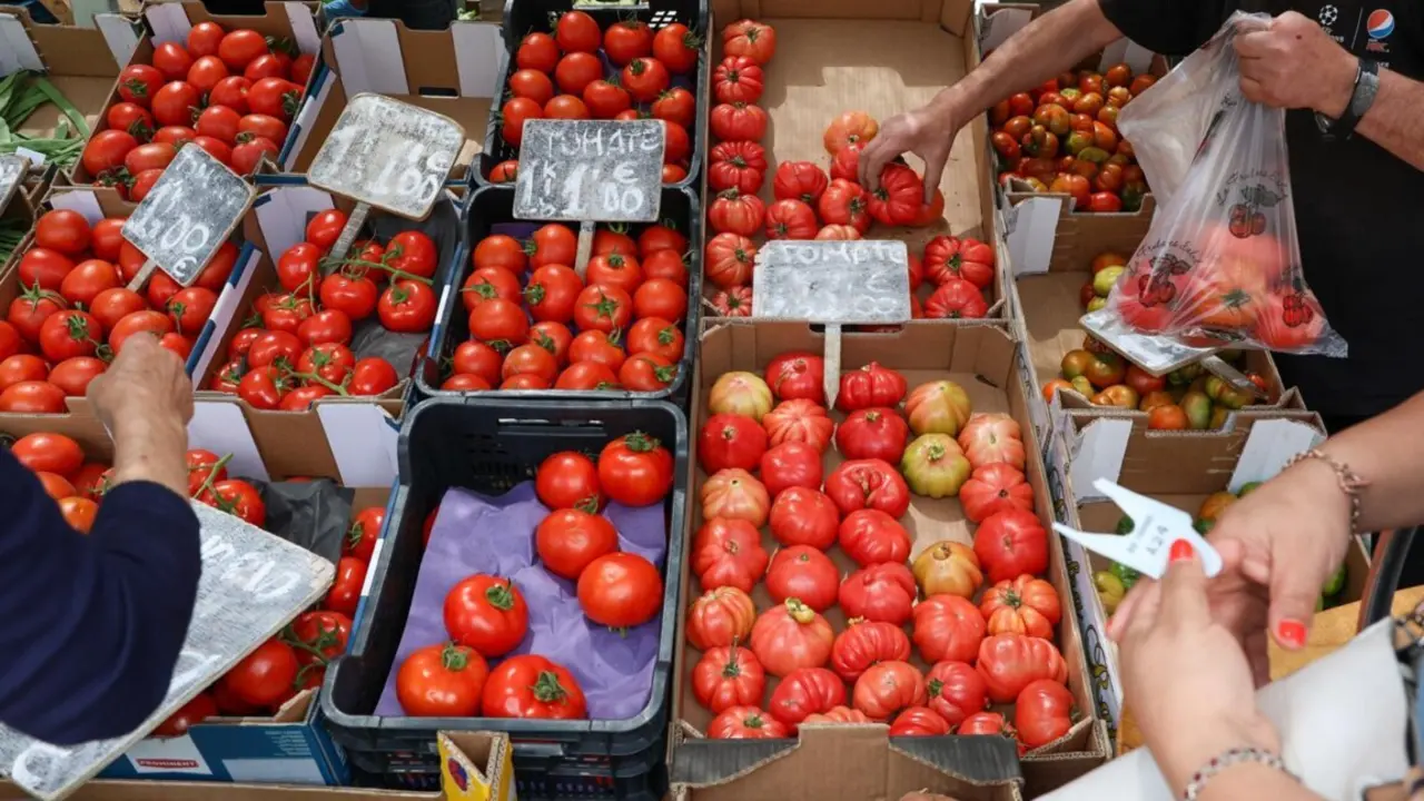  Archivo - Cajas de tomates en un mercado de la Comunidad de Madrid - Marta Fern&aacute;ndez Jara - Europa Press - Archivo 