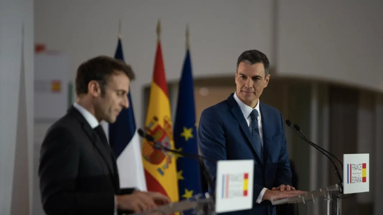  Archivo - El presidente de Francia, Emmanuel Macron, comparece tras la firma de un Tratado de Amistad entre sus respectivos pa&iacute;ses, durante la XXVII Cumbre Hispano-Francesa, en el Museo Nacional de Arte de Catalu&ntilde;a (MNAC), a 19 de enero de 2023, en Barcel - David Zorrakino - Europa Press - Archivo 