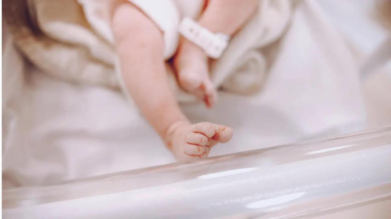  Beb&eacute; en un centro hospitalario. 