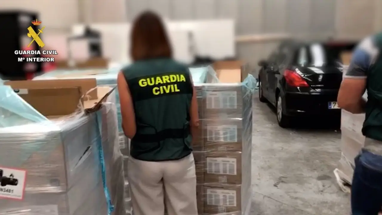  Desarticulado un grupo criminal que se hac&iacute;an pasar por polic&iacute;as para atracar a camioneros - GUARDIA CIVIL | EP 