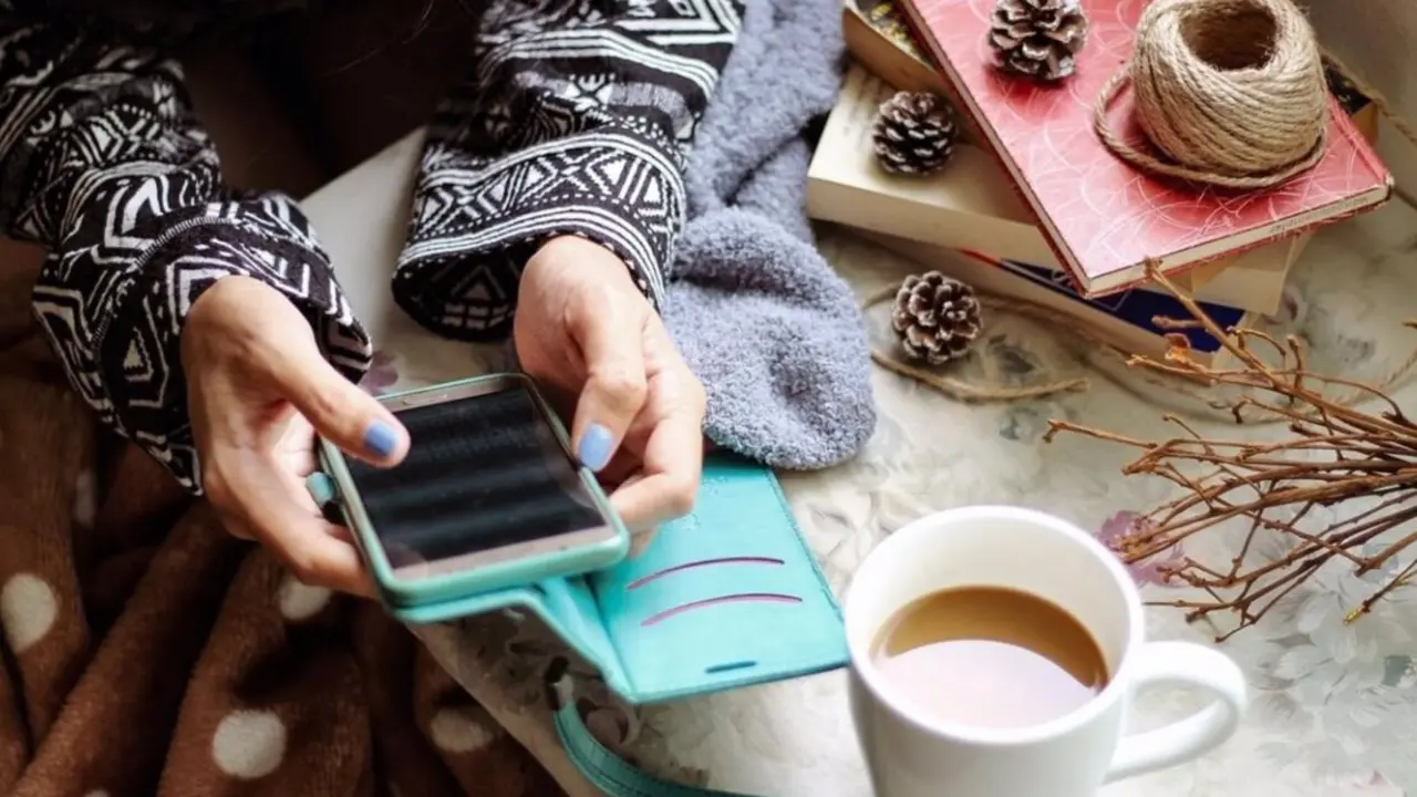  Archivo - Tel&eacute;fono m&oacute;vil. - JCCM - Archivo 