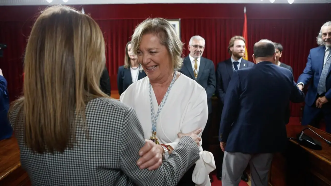  Archivo - La hasta ahora concejala de Urbanismo en el Ayuntamiento de Lugo, Paula Alvarellos, saluda durante la toma de posesi&oacute;n de su nuevo cargo como alcaldesa de Lugo, a 18 de enero de 2024, en Lugo, Galicia (Espa&ntilde;a). Alvarellos inicia su carrera pol&iacute;t - Carlos Castro - Europa Press - Archivo 