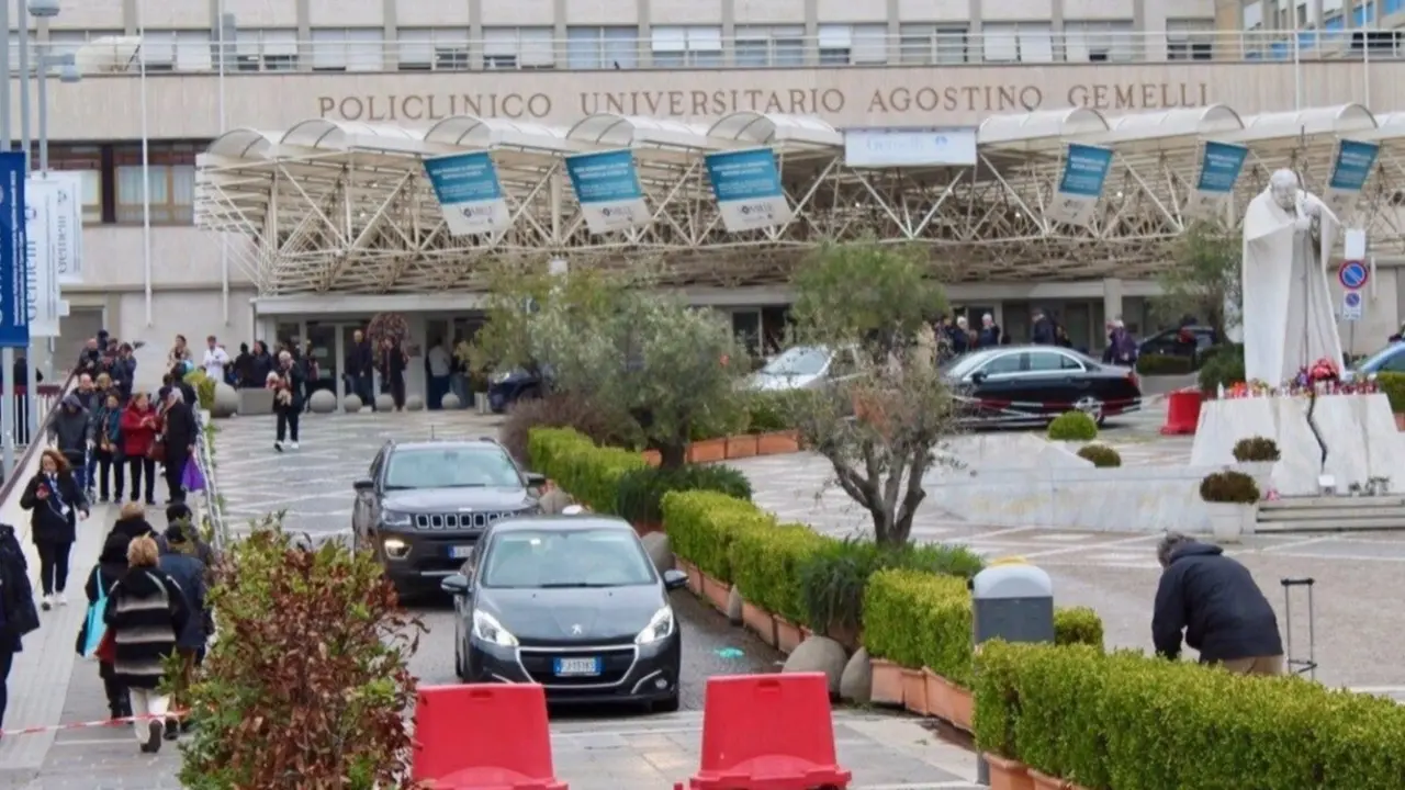  Hospital Gemelli de Roma. - VATICAN MEDIA 