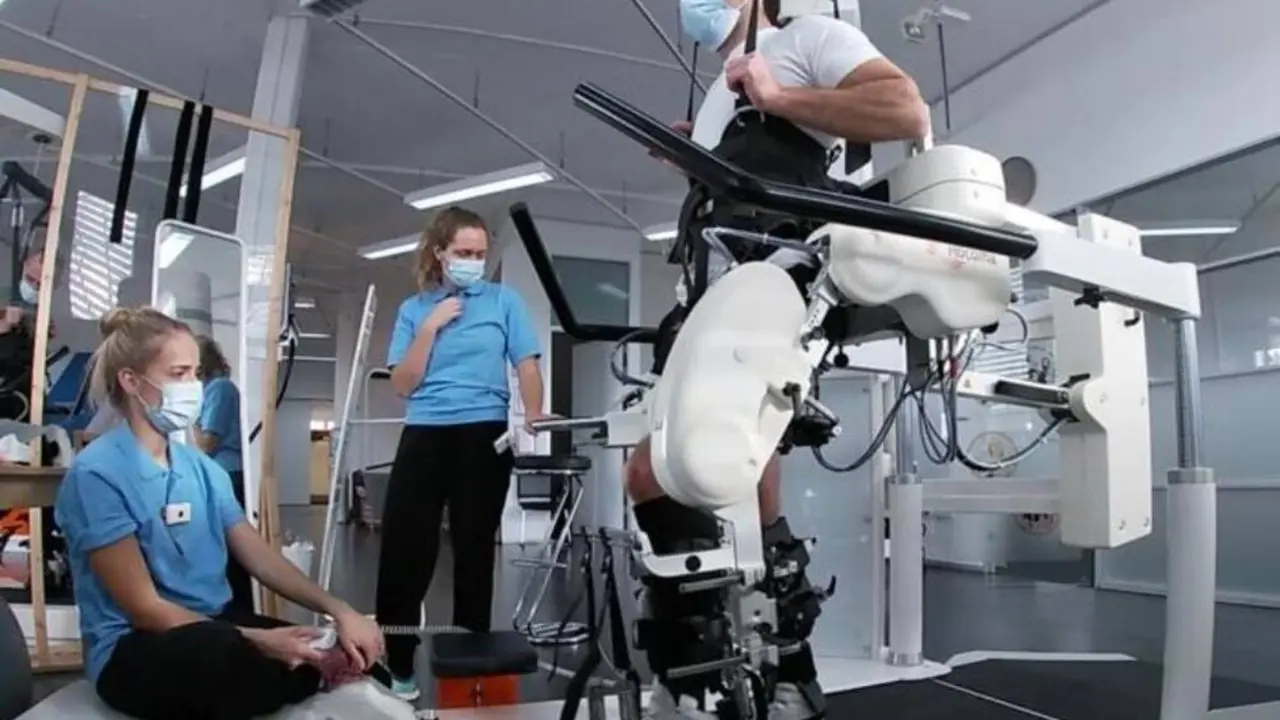  Activaci&oacute;n de las piernas de un paciente a trav&eacute;s del nuevo sistema | Agencia sinc 