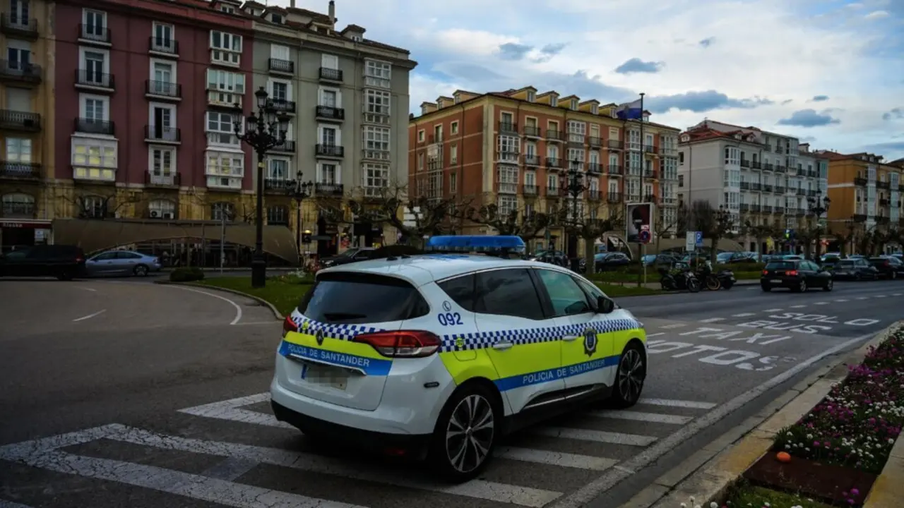  Coche de la Polic&iacute;a Local de Santander.-ARCHIVO - Nacho Cubero - Europa Press 