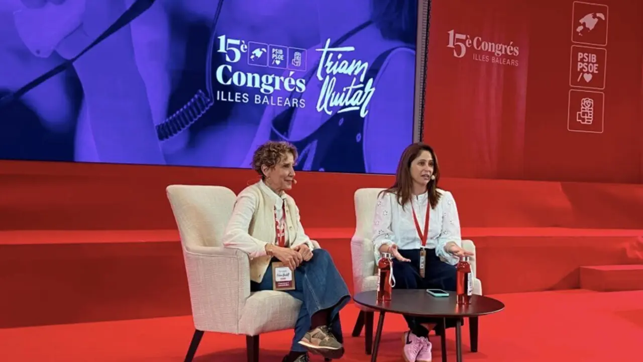  La secretaria de Estado de Igualdad y contra la Violencia de G&eacute;nero, Aina Calvo, charla con la diputada del PSIB-PSOE en el Congreso, Milena Herrera - EUROPA PRESS 