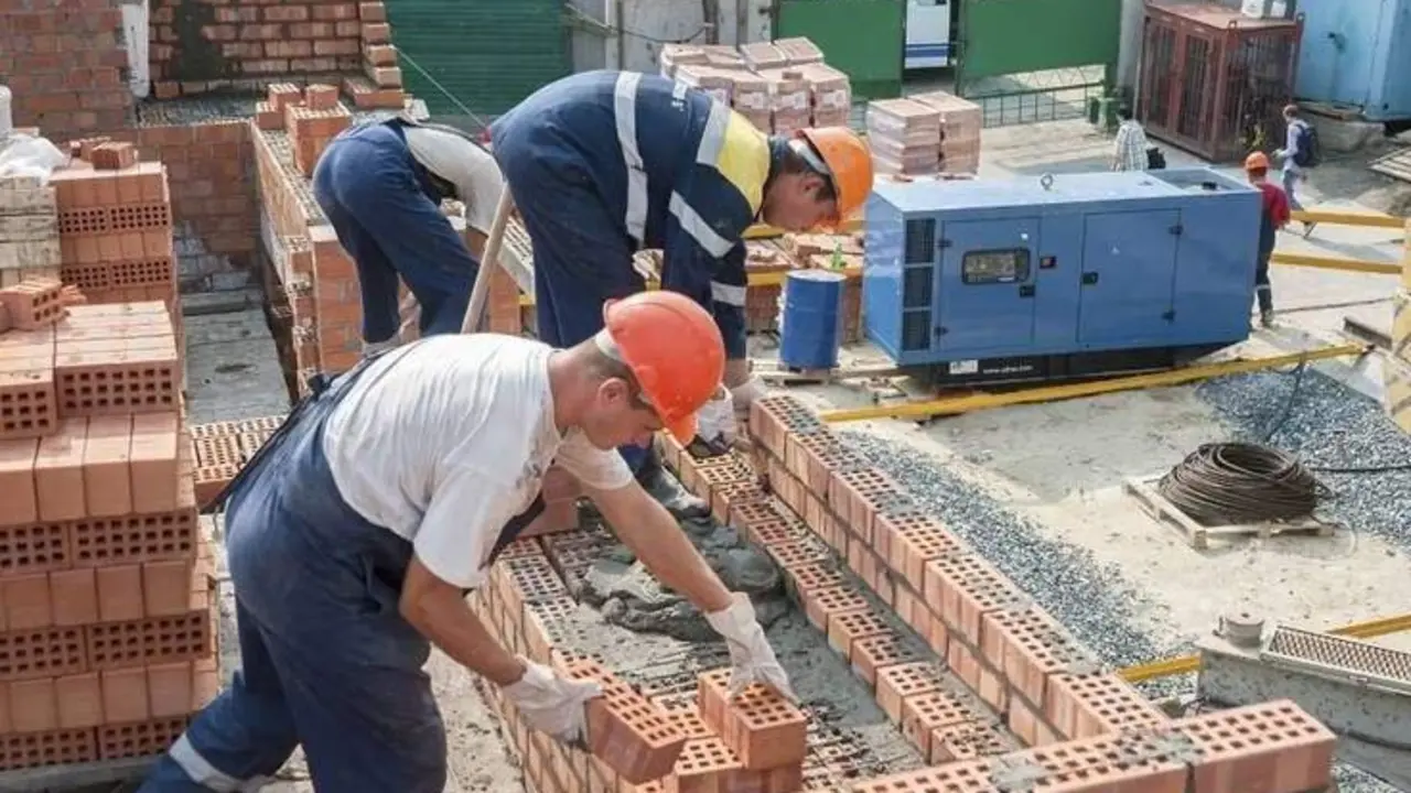  Trabajadores de construcci&oacute;n 