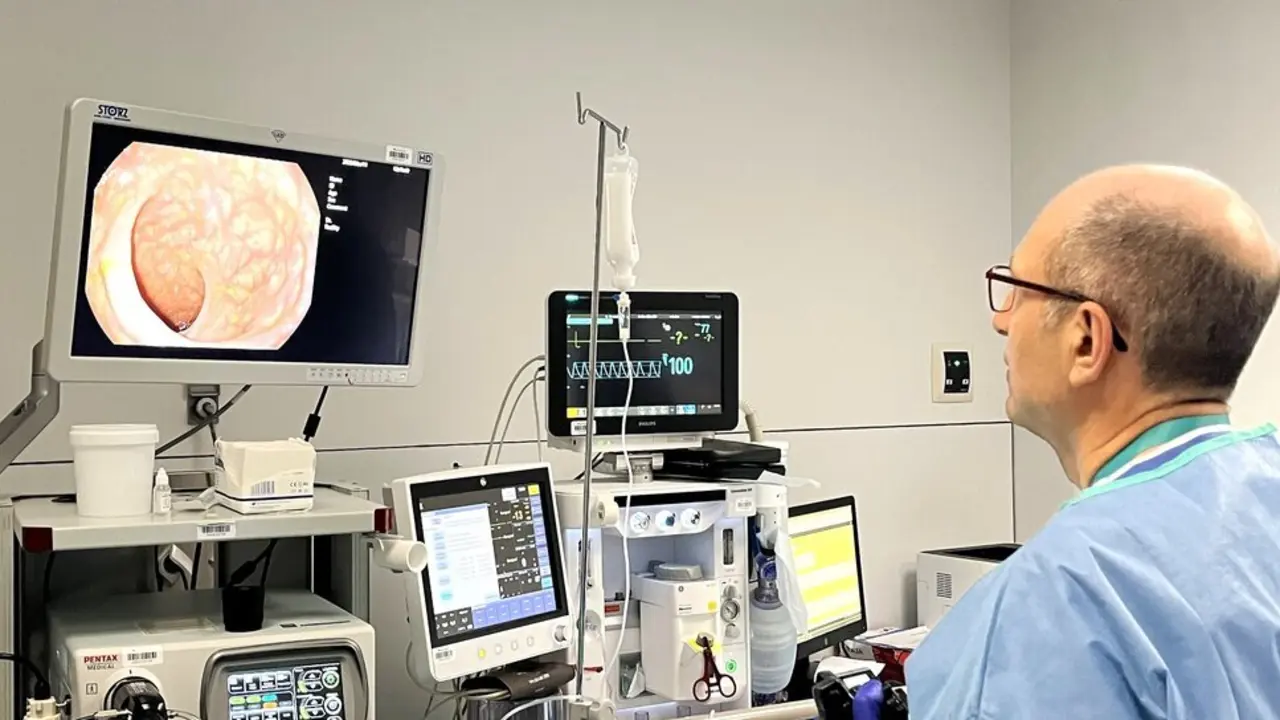  Doctor Puente en una colonoscopia 