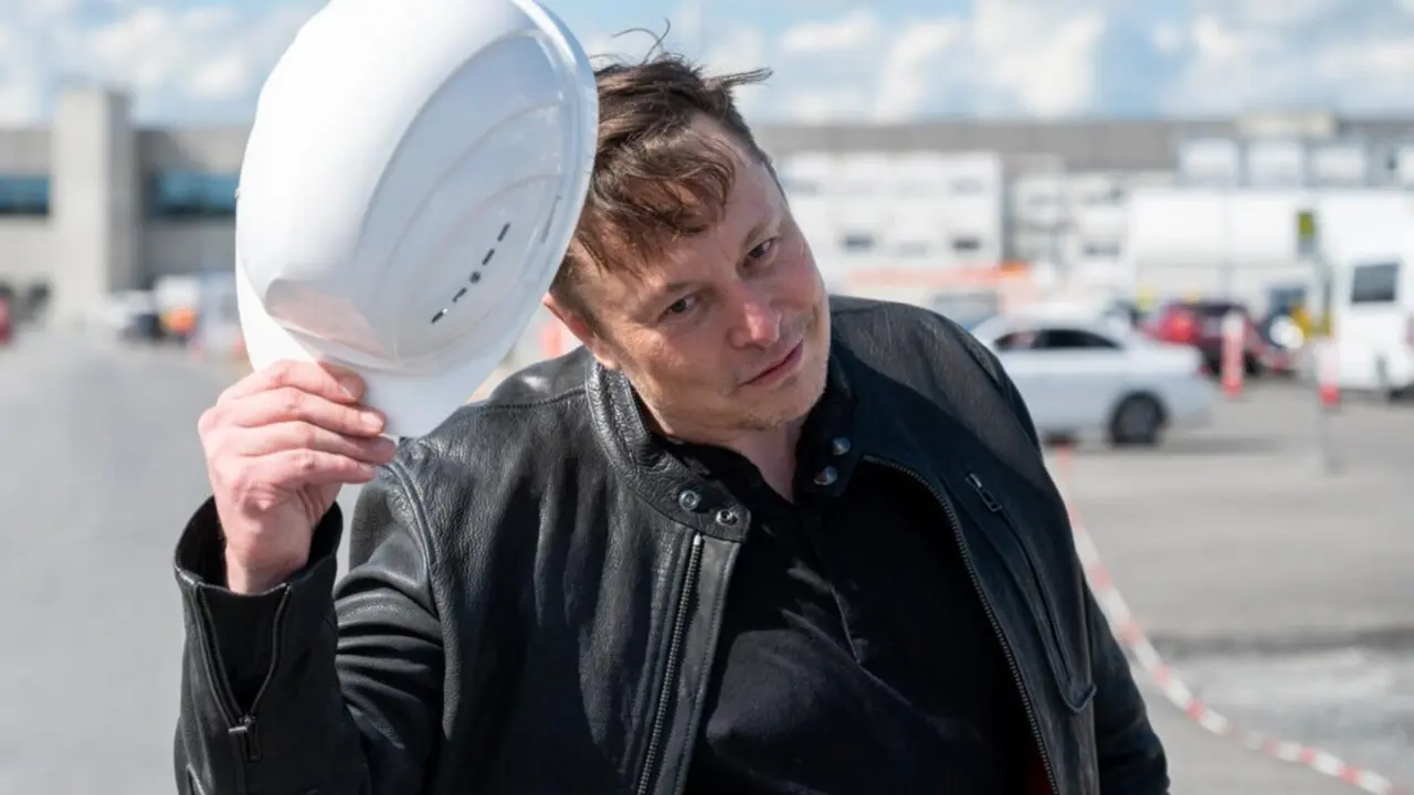  Archivo - 17 May 2021, Brandenburg, Gruenheide: CEO of Tesla Motors Elon Musk visits the construction site of the Tesla factory in Gruenheide. Photo: Christophe Gateau/dpa - Christophe Gateau/dpa - Archivo 