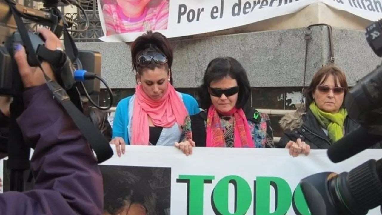  Archivo - La madre de Ruth y Jos&eacute;, Ruth Ortiz, en una concentraci&oacute;n en Huelva, en una imagen de archivo. - EUROPA PRESS/ARCHIVO 